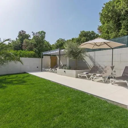 Mit Pool By Interhome Pula