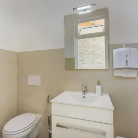 Apartament Mit Pool By Interhome