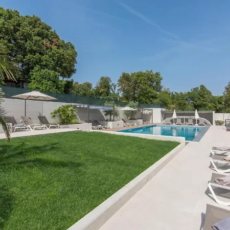 Mit Pool By Interhome Daire Pula