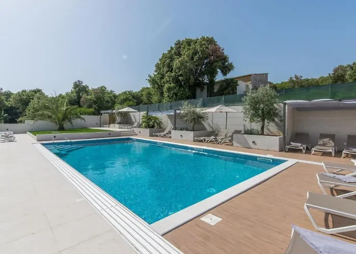 Mit Pool By Interhome Apartamento Pula