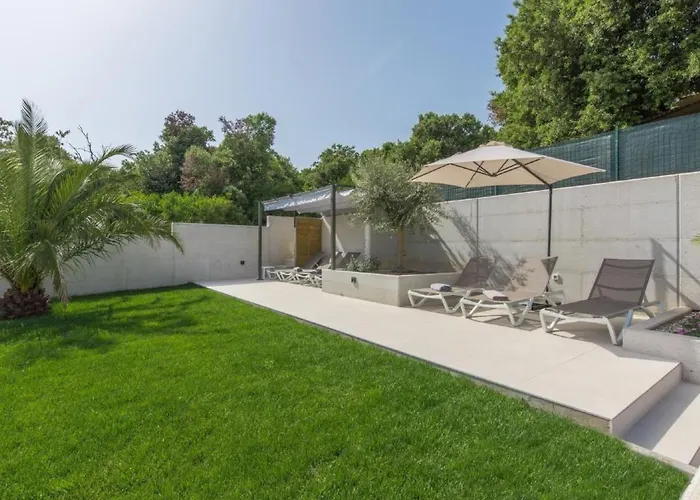 Mit Pool By Interhome Pula