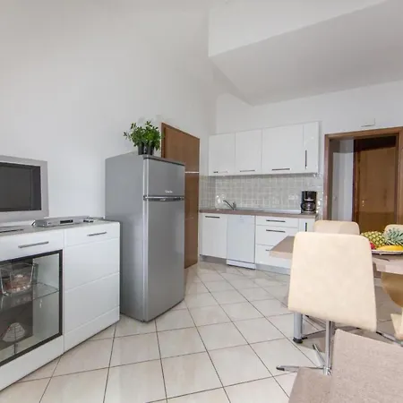 Mit Pool By Interhome Apartman