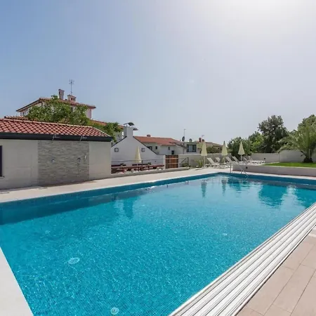 Mit Pool By Interhome アパート *