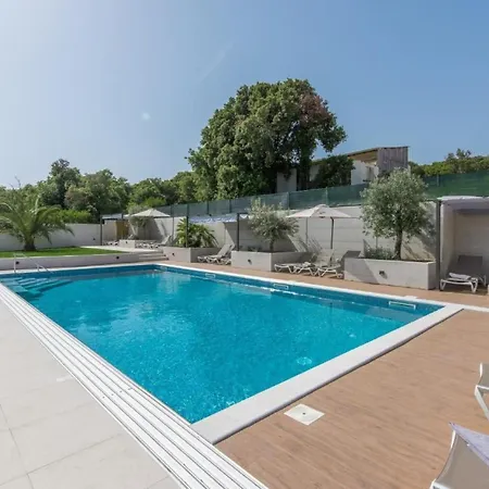 Mit Pool By Interhome アパート プーラ