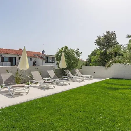 Mit Pool By Interhome