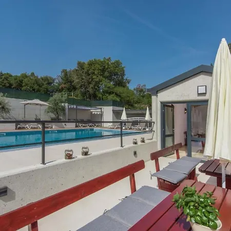 Mit Pool By Interhome アパート プーラ