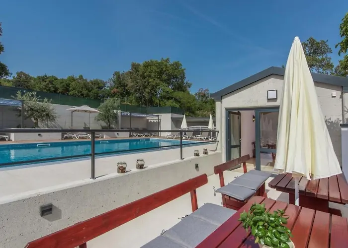 Mit Pool By Interhome Apartman Pula